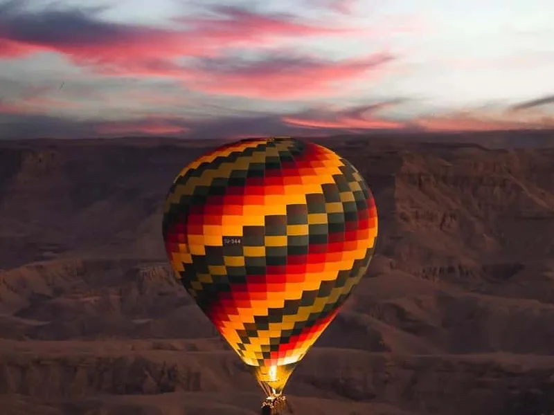 Hot air balloon rides in Luxor
